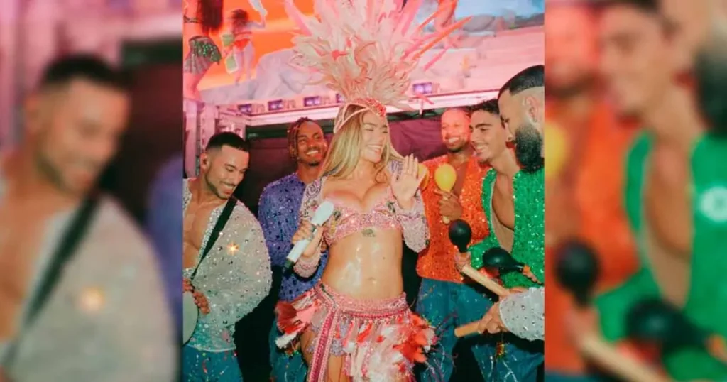 Karol G recibe críticas de PETA Latino por sus vestuarios con plumas