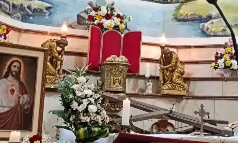 sacerdote muere en ecuador tras caerle una enorme cruz durante una misa